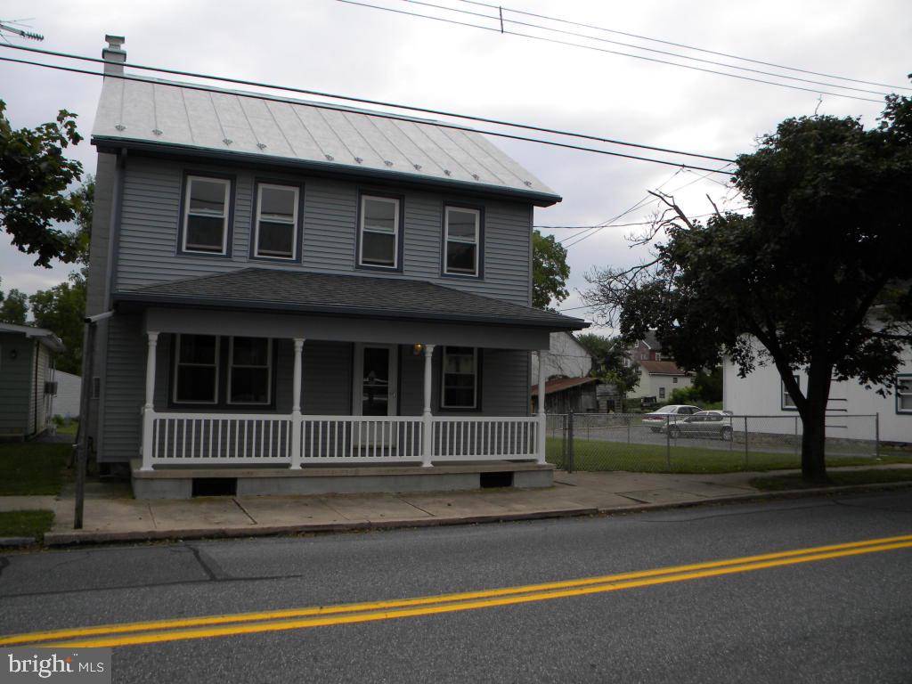 Fredericksburg, PA 17026,116 N PINE GROVE ST