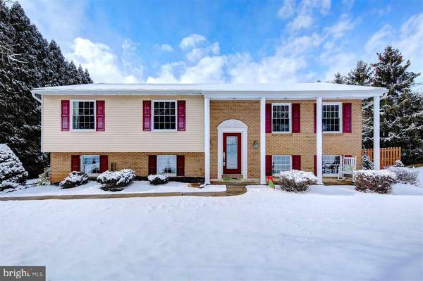 13 FARMINGTON DR, Jacobus, PA 17407