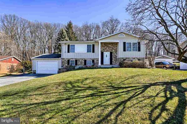 11 WHITCRAFT LN, Shrewsbury, PA 17361