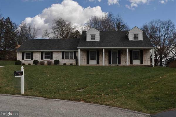 6 FAIRFAX CIR, Shrewsbury, PA 17361