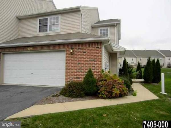 2320 SLATER HILL LN E, York, PA 17406