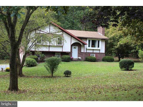 12 OAK RD, Schuylkill Haven, PA 17972