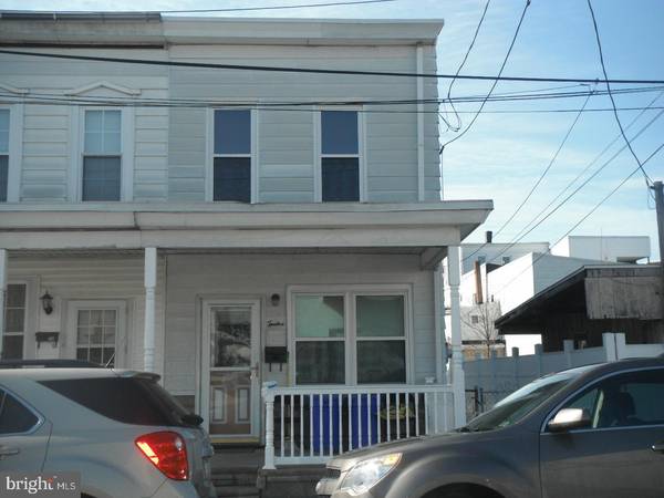 12 N FRONT ST, Saint Clair, PA 17970