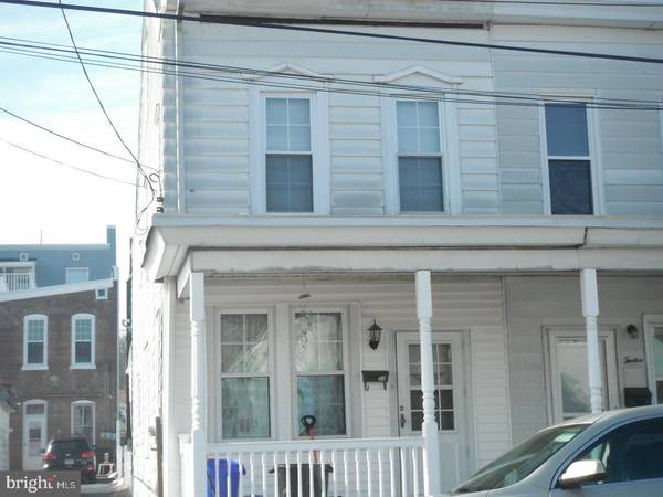 10 N FRONT ST, Saint Clair, PA 17970