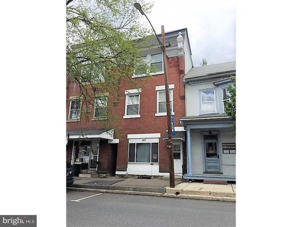 207 E MARKET ST, Orwigsburg, PA 17961