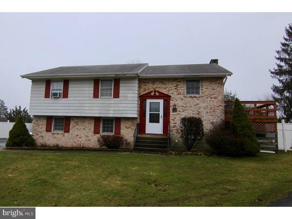 17 E OVERLOOK DR, Pottsville, PA 17901