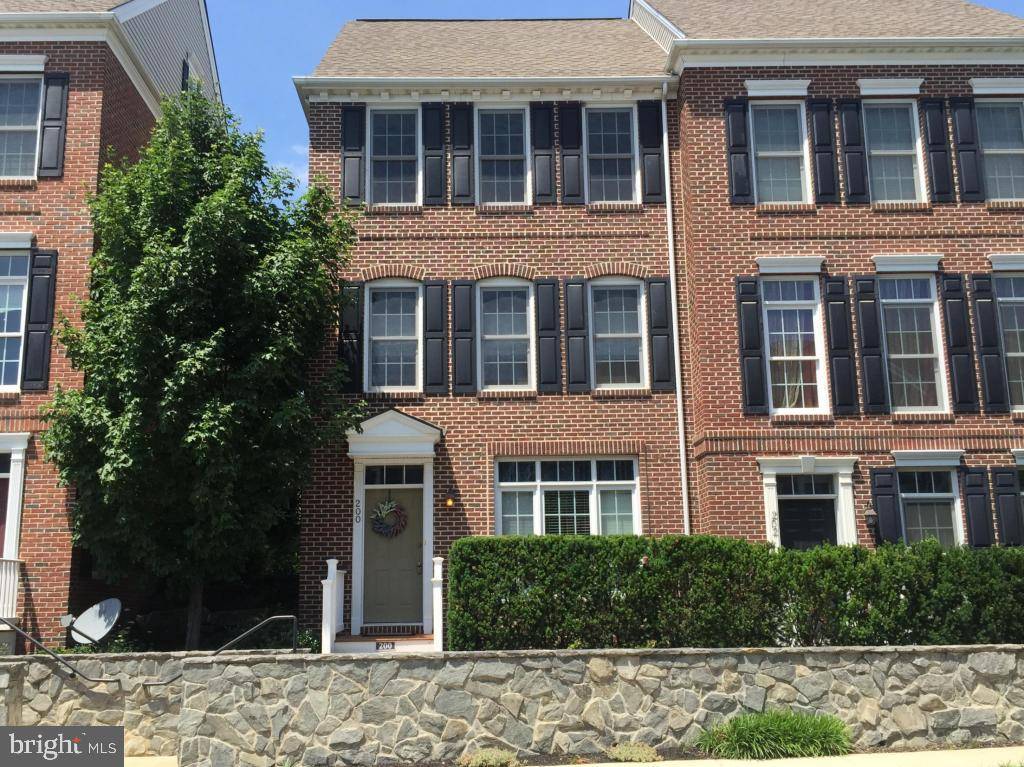 200 N MELHORN DR, Mount Joy, PA 17552