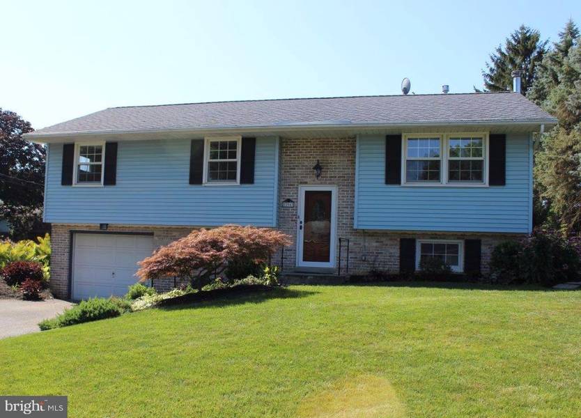 296 BAREVIEW DR, Leola, PA 17540