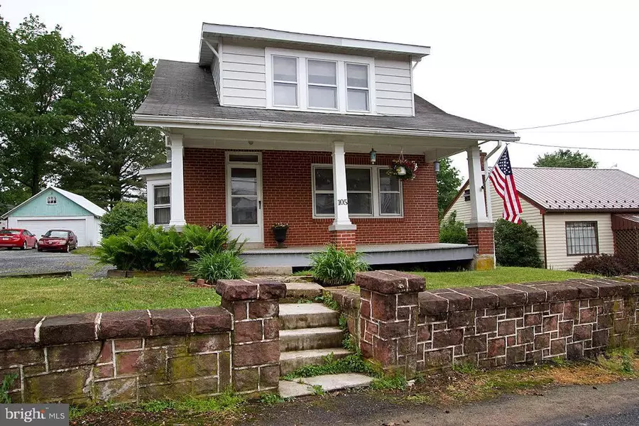 105 E MAIN ST, Reinholds, PA 17569