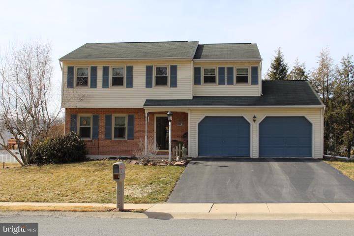 8 N HORSESHOE DR, Stevens, PA 17578