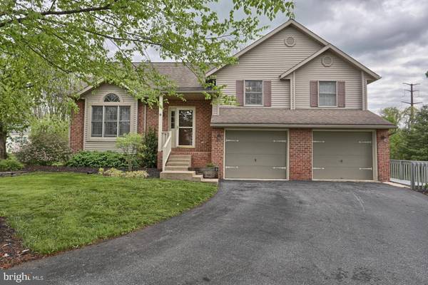 9 LABURK LN, Reinholds, PA 17569