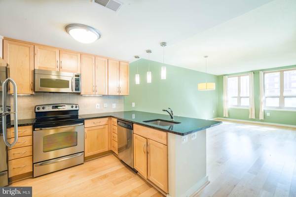 Arlington, VA 22203,888 QUINCY ST #304