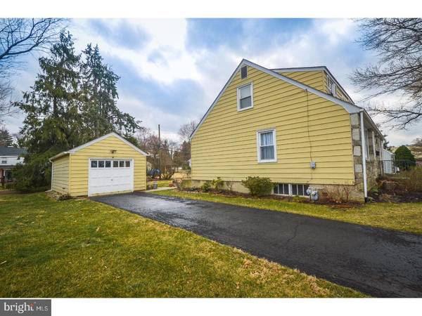 Oreland, PA 19075,512 HAWS LN