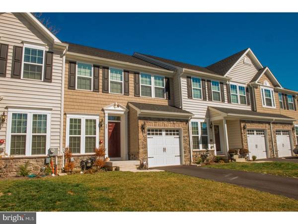 33 HAWKSWELL CIR, Oreland, PA 19075