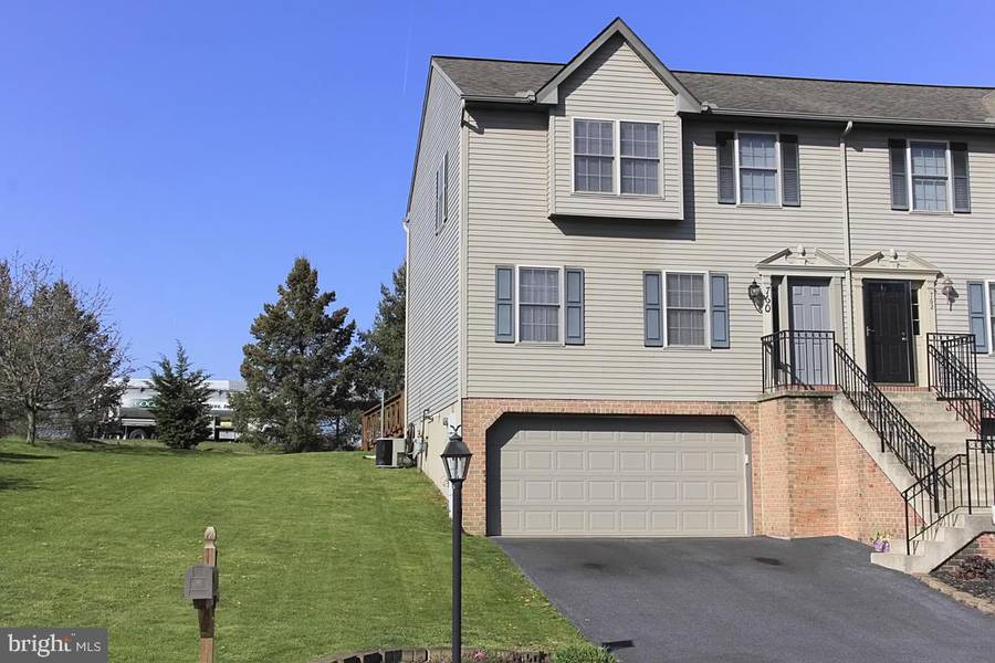 760 CHICKIES DR, Columbia, PA 17512