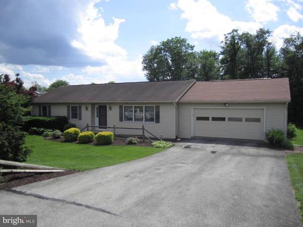 13 MAPLE DR, Columbia, PA 17512