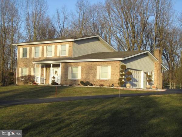 35 SNYDER HOLLOW RD, New Providence, PA 17560