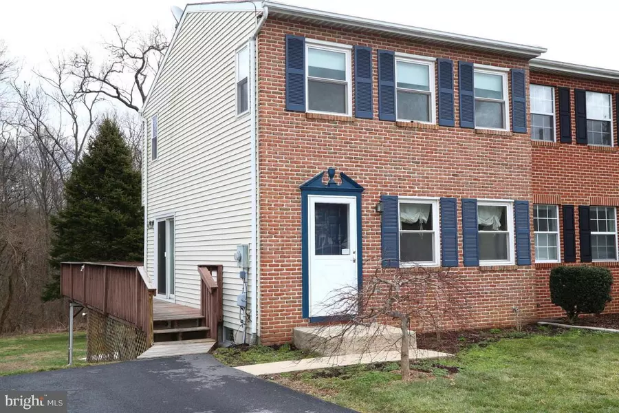 1074 WILLIAMSBURG RD, Lancaster, PA 17603