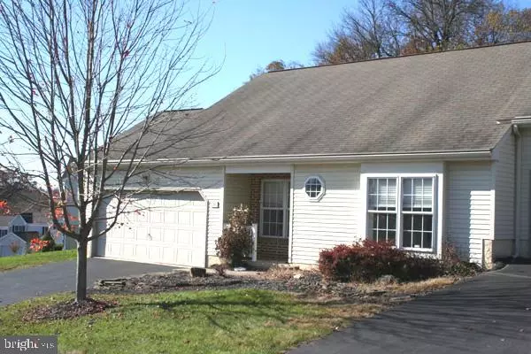 24 KNOLLWOOD RD, Millersville, PA 17551