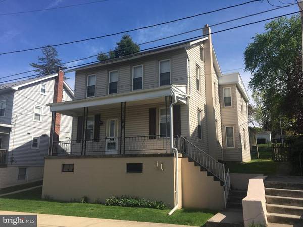 137 FRONT ST, Akron, PA 17501