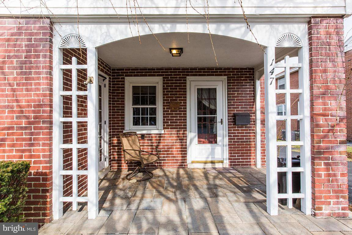 New Holland, PA 17557,147 E BROAD ST