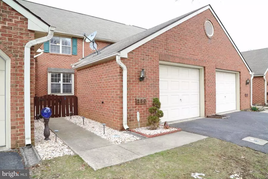 250 SUMMITVILLE CT, Lancaster, PA 17603