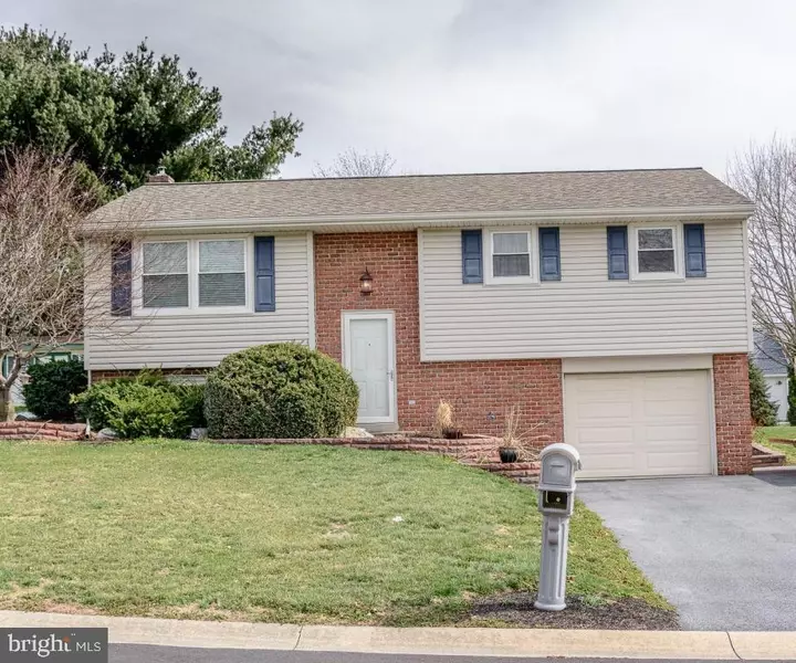 329 BARBERRY DR, Lancaster, PA 17601