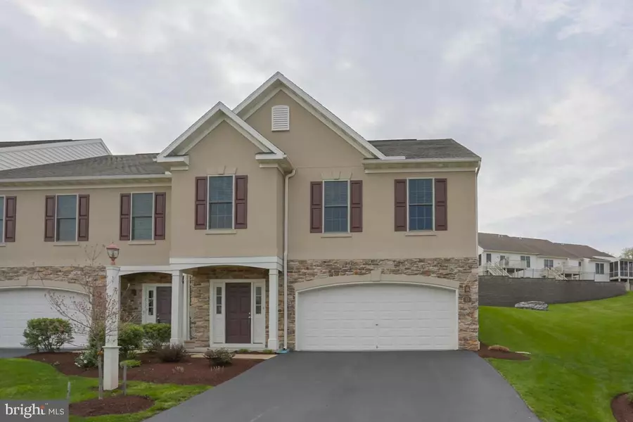 8 HARDY CT, Lancaster, PA 17602