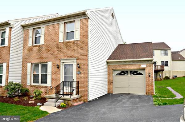 6484 LINCOLN CT, East Petersburg, PA 17520