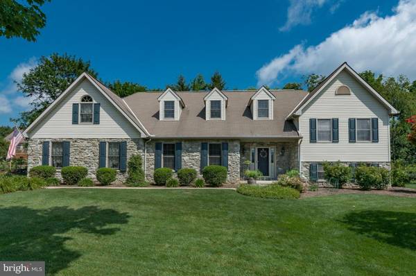 5 APPLE DR, Lititz, PA 17543