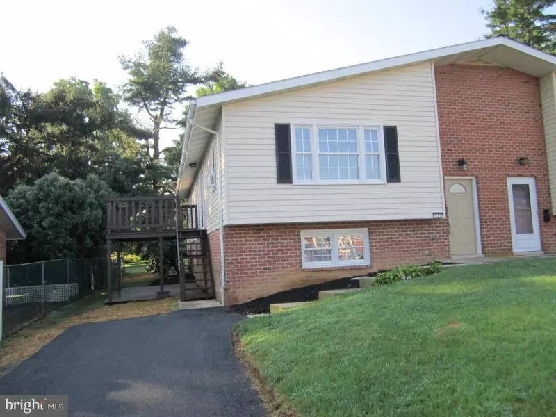 513 GOLDEN ST, Lititz, PA 17543