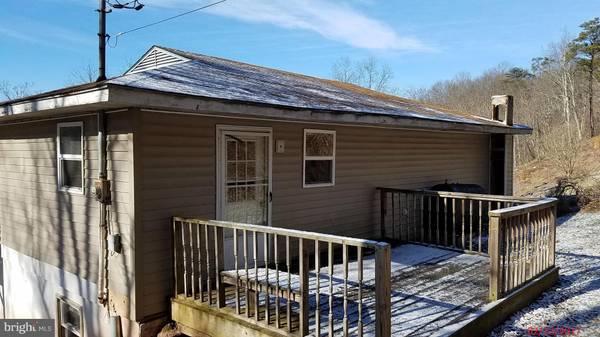 7692 MARTINSBURG RD, Berkeley Springs, WV 25411