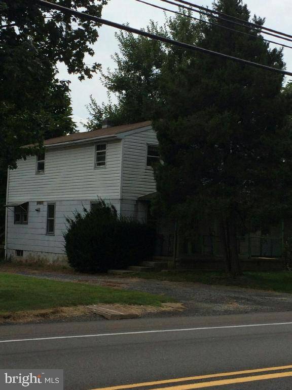 42 E MAIN ST, Leola, PA 17540