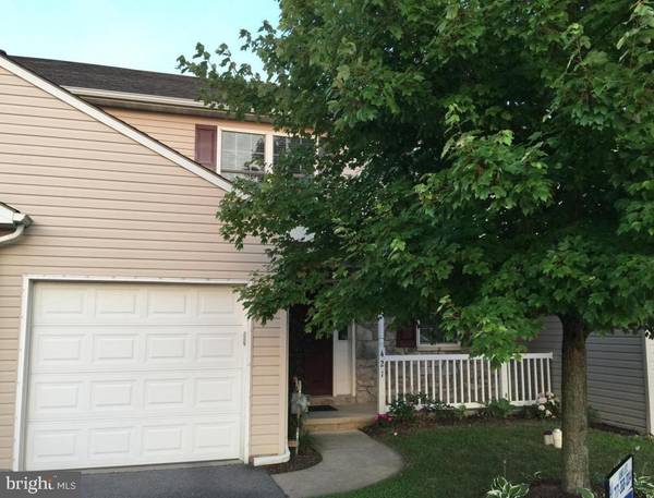 421 ELMSHIRE DR, Lancaster Twp, PA 17603