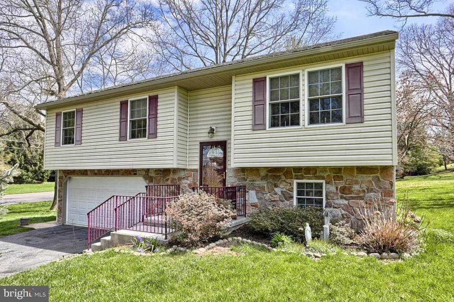 2200 BERKSHIRE RD, Lancaster, PA 17603