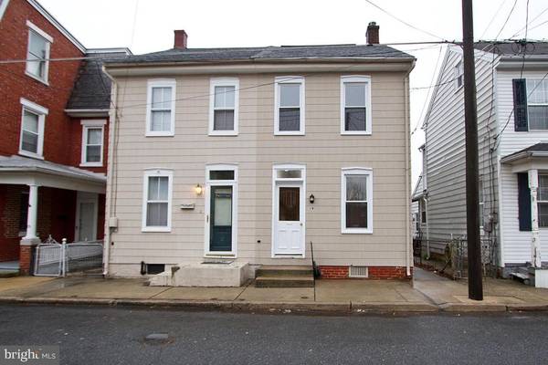 19 W GRAMBY ST, Manheim, PA 17545