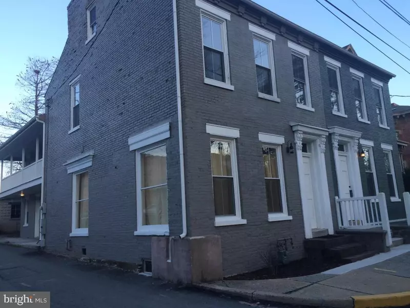 25 S 2ND ST, Columbia, PA 17512