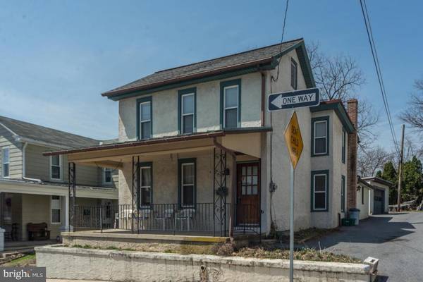 19 S OAK ST, Ephrata, PA 17522