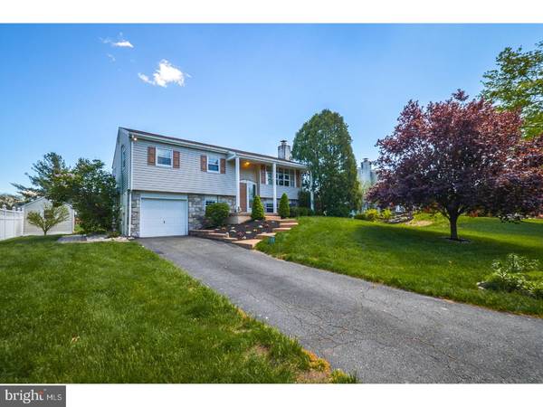 860 RIVENDELL LN, Pottstown, PA 19464