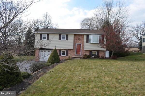 103 IRONSTONE DR, Lititz, PA 17543