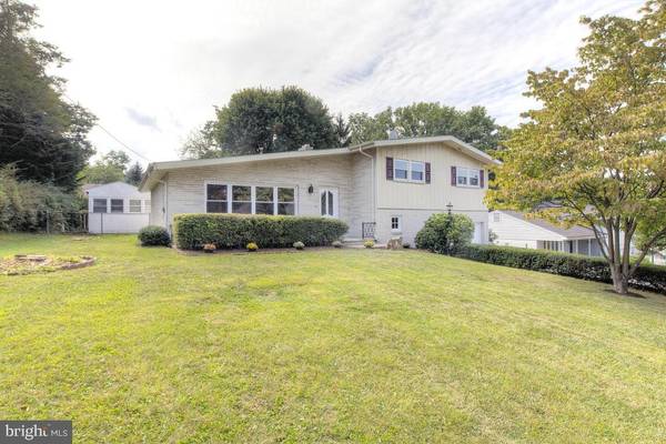 1842 CRESTLYN RD, York, PA 17403