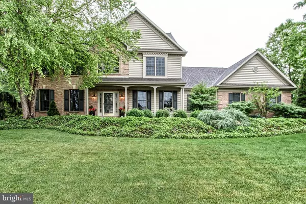 372 MILL POND DR, Lititz, PA 17543