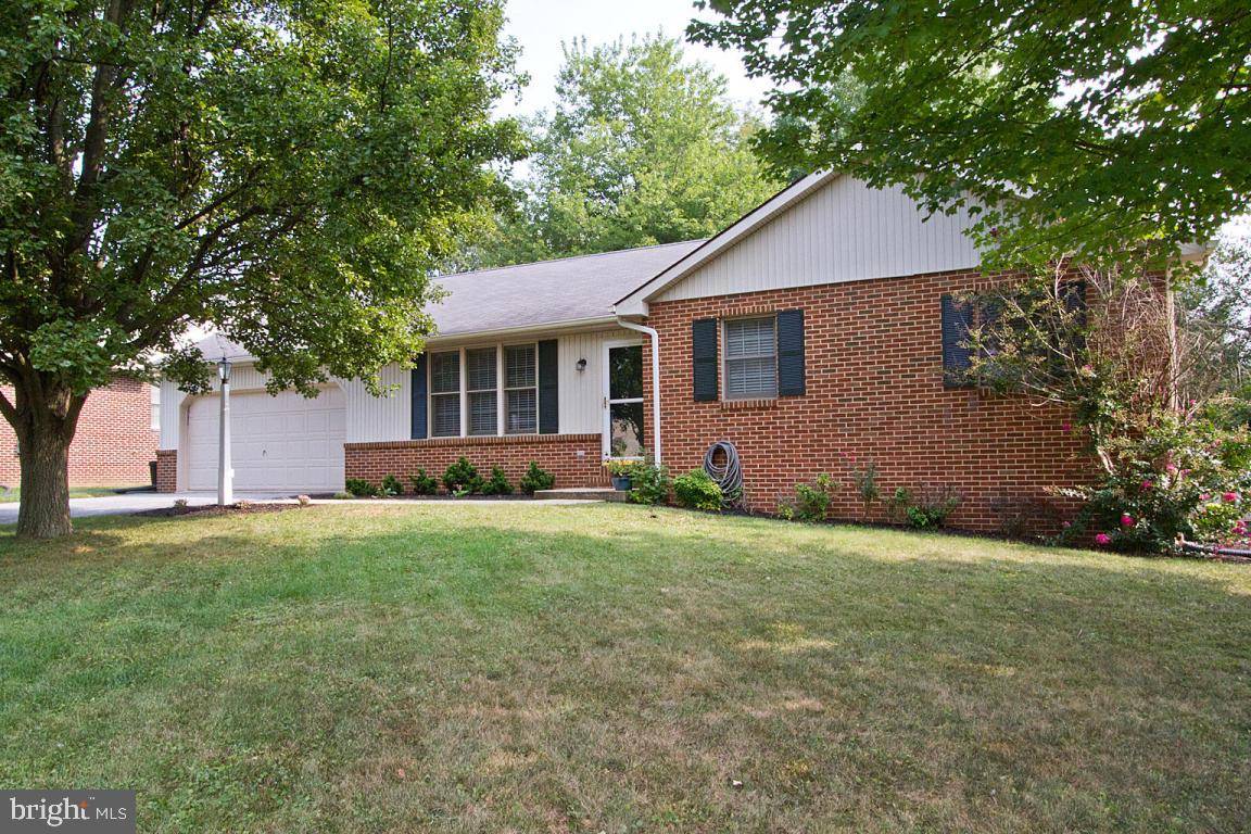 2039 SILVER LN, Lampeter, PA 17584