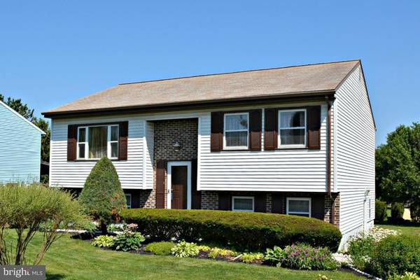 99 HERTZOG DR, Leola, PA 17540