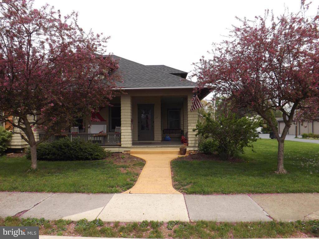27 N HAZEL ST, Manheim, PA 17545