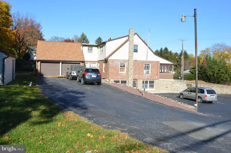 9 HOSSLER RD, Manheim, PA 17545