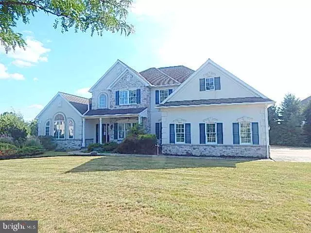 2 HOMESTEAD CIR, Myerstown, PA 17067