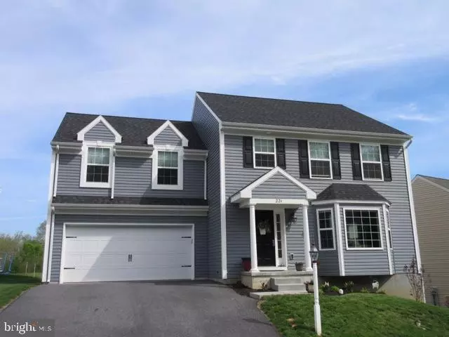 221 COOL CREEK WAY, Lancaster, PA 17602