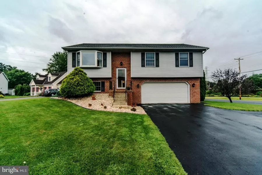 10 JOSHUA CIR, Reinholds, PA 17569