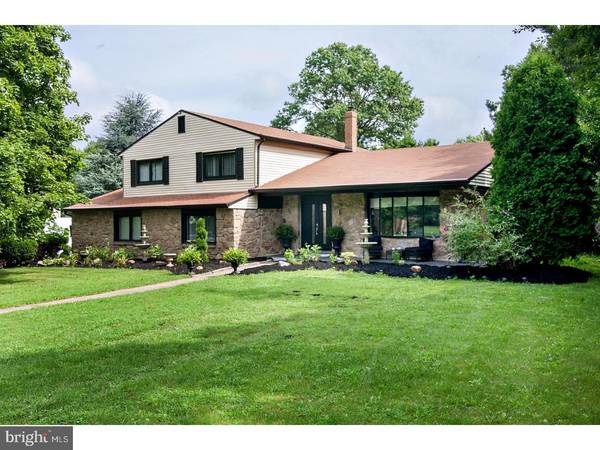 245 LAMPLIGHTER LN, Huntingdon Valley, PA 19006